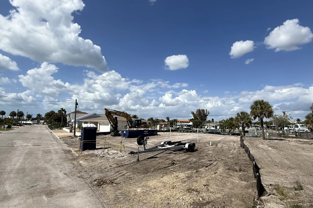 Site preparation and earthmoving in Florida Gulf Coast